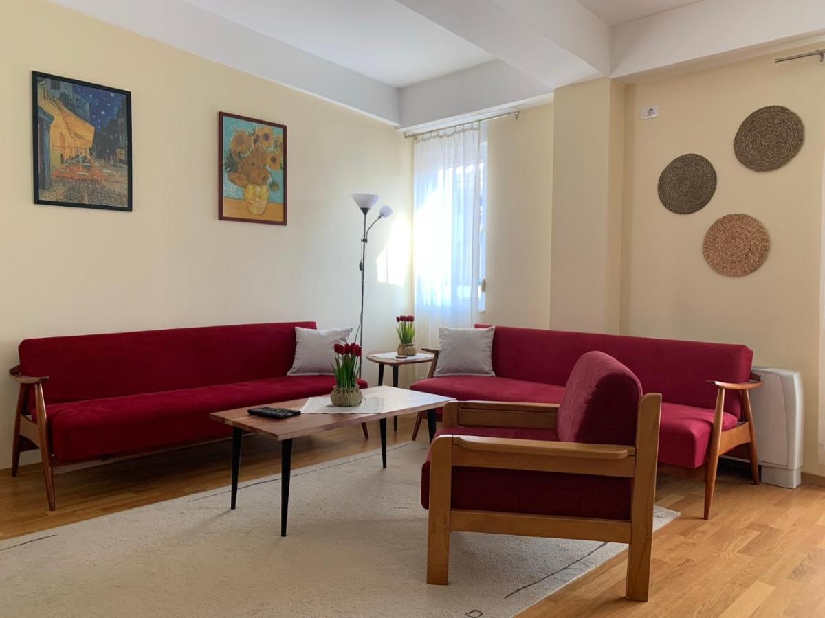 Bright Top Floor Apartment With Free Parking Skopje Exteriör bild