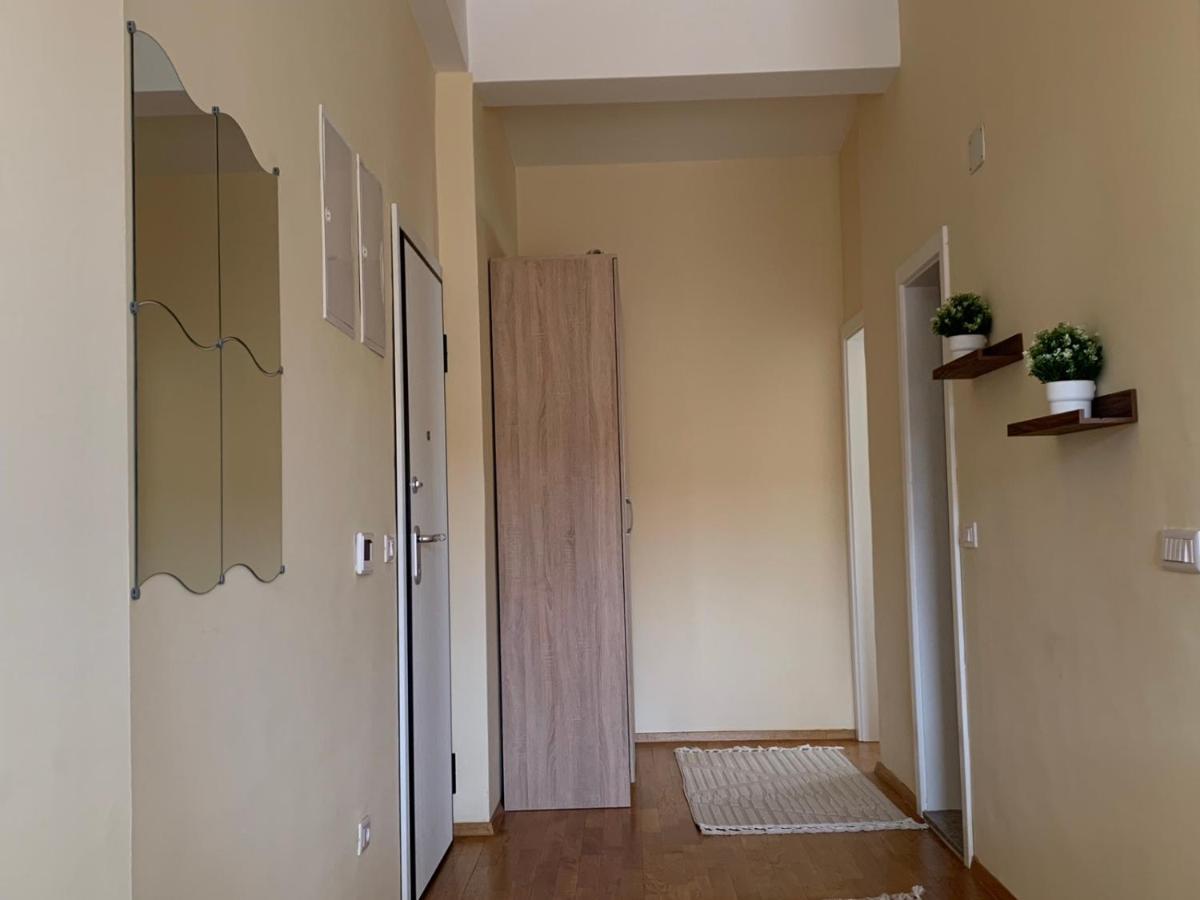 Bright Top Floor Apartment With Free Parking Skopje Exteriör bild