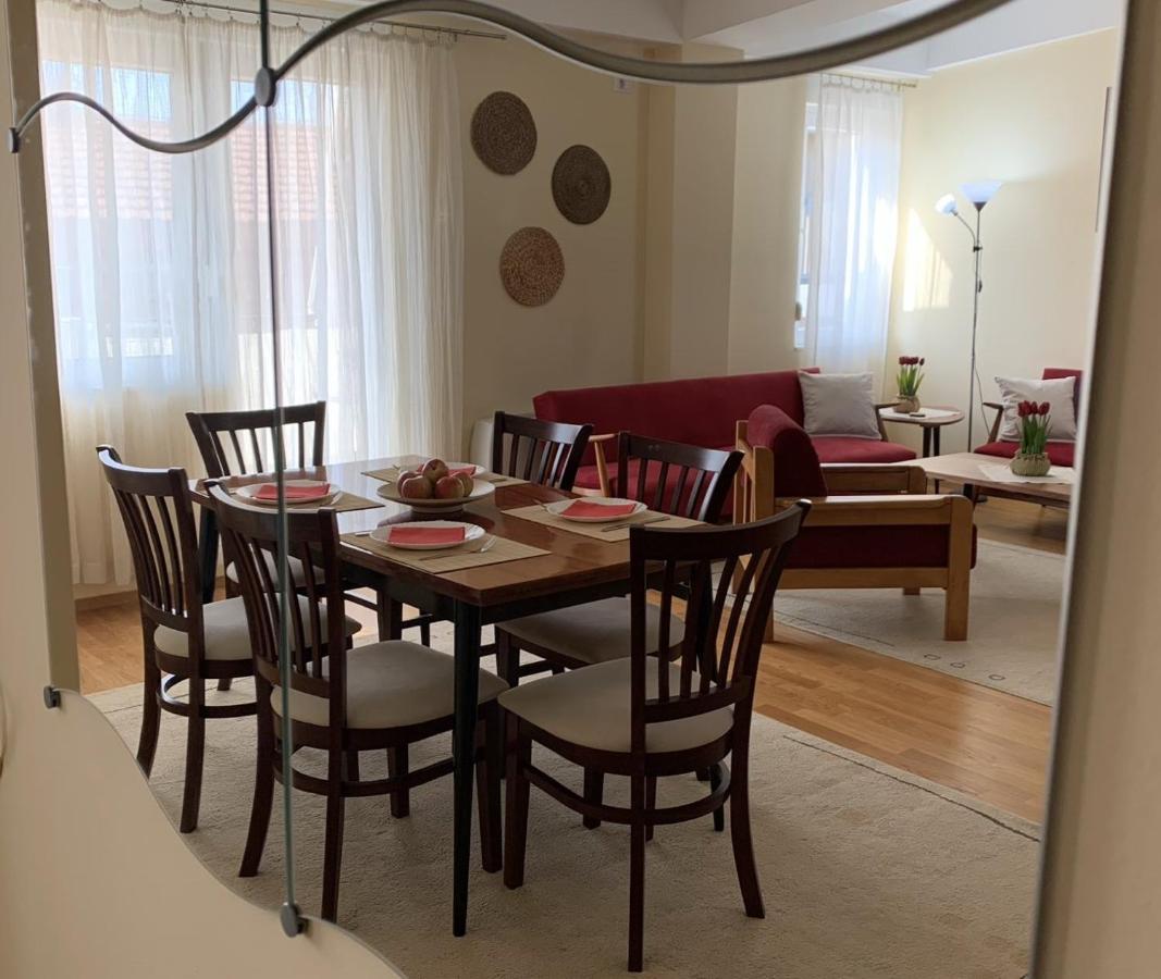 Bright Top Floor Apartment With Free Parking Skopje Exteriör bild