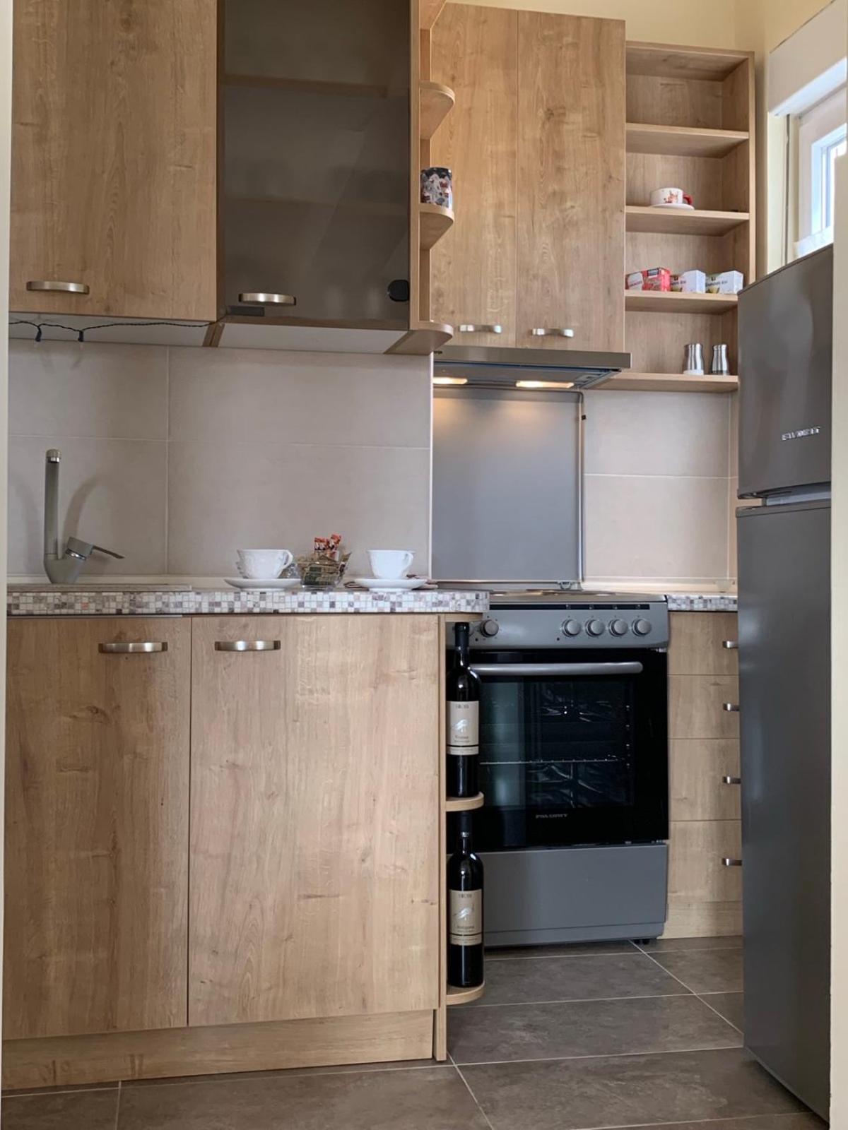 Bright Top Floor Apartment With Free Parking Skopje Exteriör bild